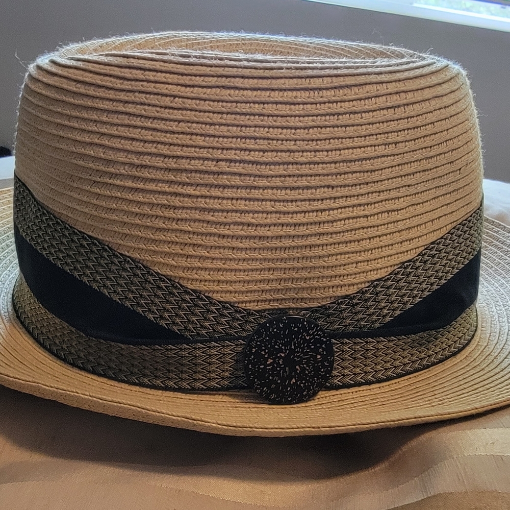 Cute hat perfect for travel.